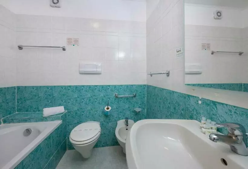 اتاق استاندارد سه نفره, Club Eloro