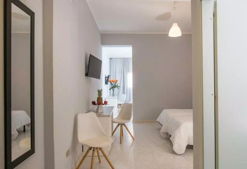 اتاق خانوادگی با سرویس بهداشتی مشترک, Club Eloro