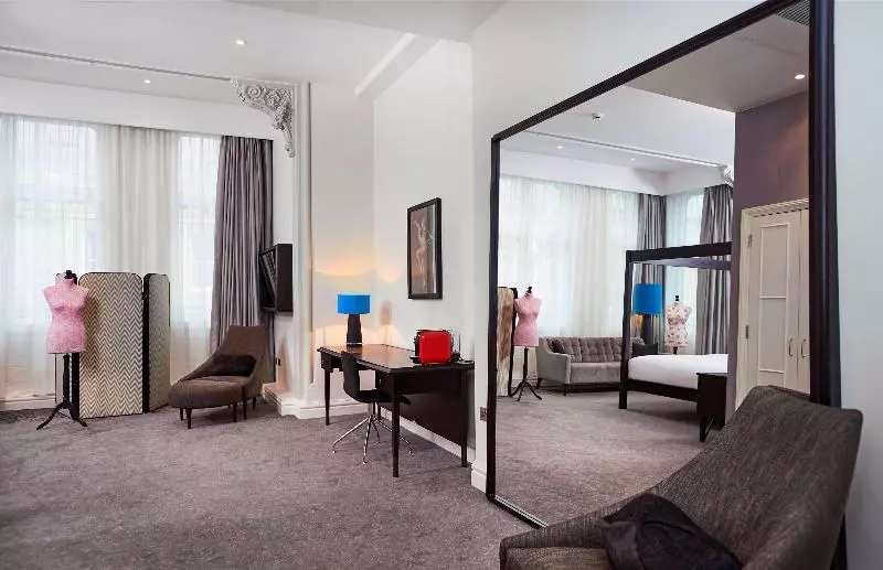 キングサイズベッドのジュニアスイート, Doubletree By Hilton Hotel & Spa Liverpool