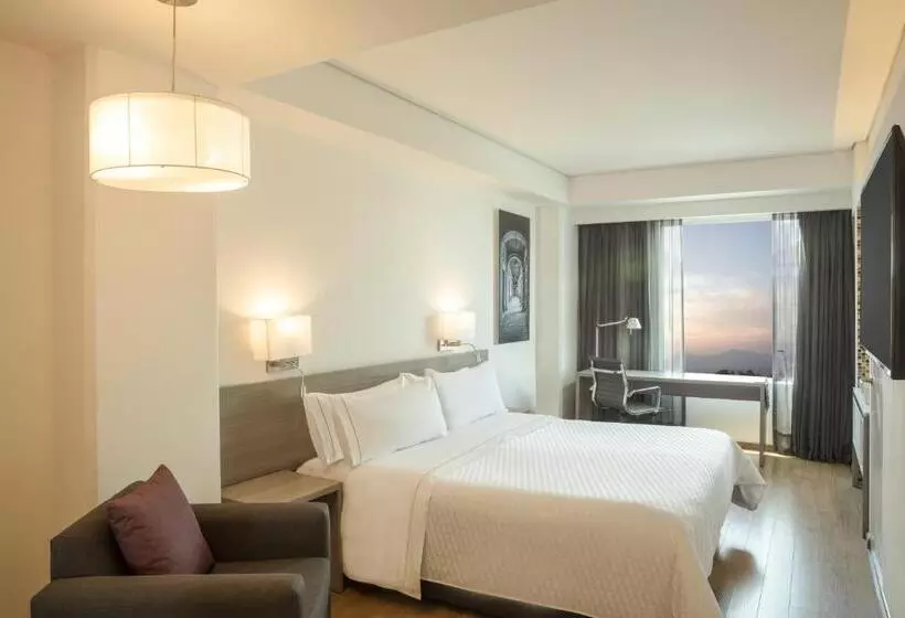 キングサイズベッドのスーペリアルーム, Fiesta Inn Morelia Altozano