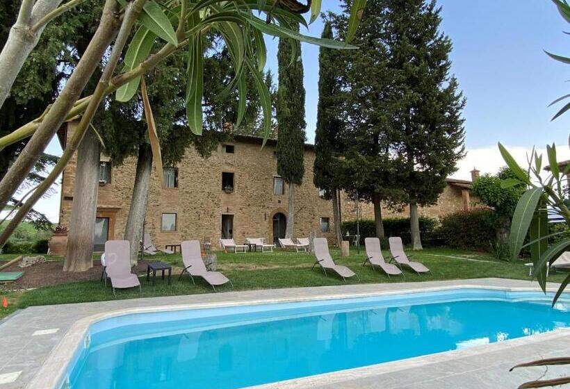 חדר סטנדרט לשלושה עם נוף לבריכה, Il Castagnolo Country B&b