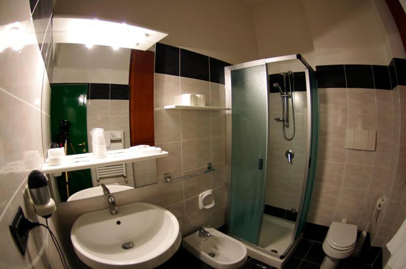 غرفة قياسية, Iris Crillon