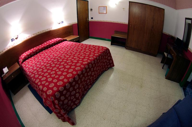 غرفة قياسية, Iris Crillon