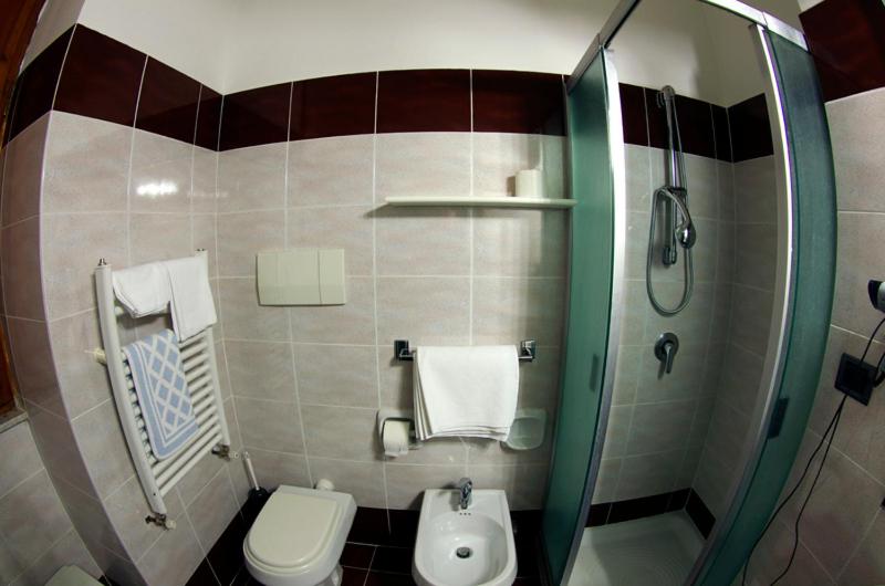 غرفة قياسية فردية, Iris Crillon