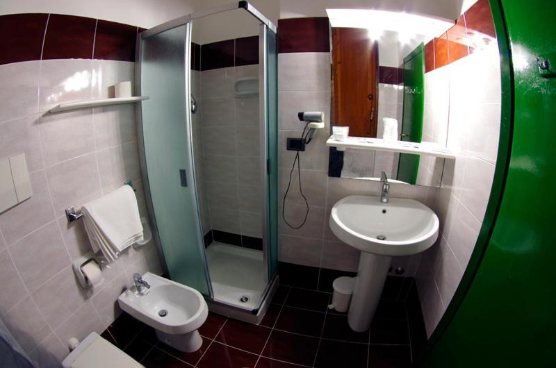 غرفة قياسية ثلاثية, Iris Crillon