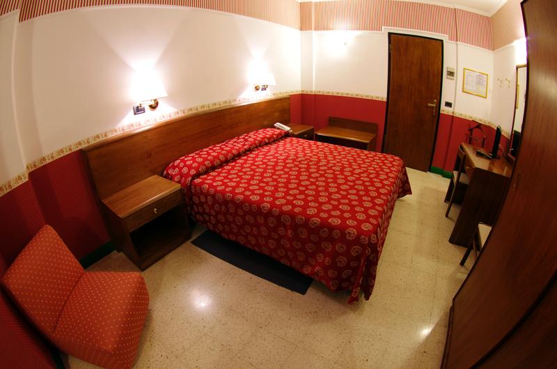 غرفة قياسية ثلاثية, Iris Crillon