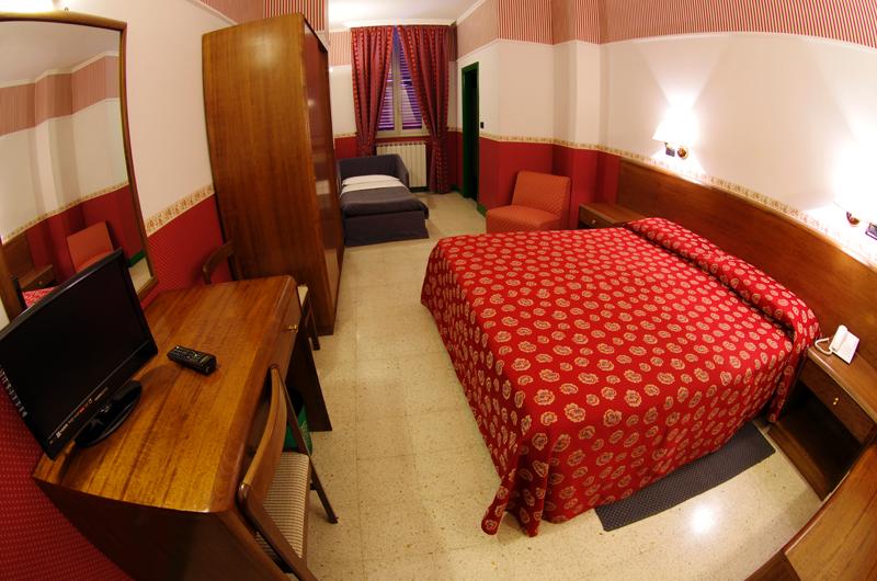 غرفة قياسية رباعية, Iris Crillon