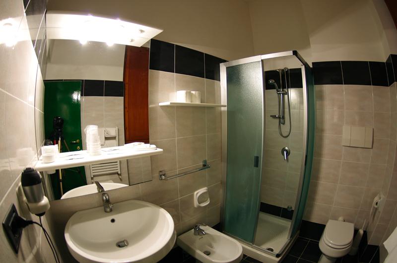 غرفة قياسية رباعية, Iris Crillon