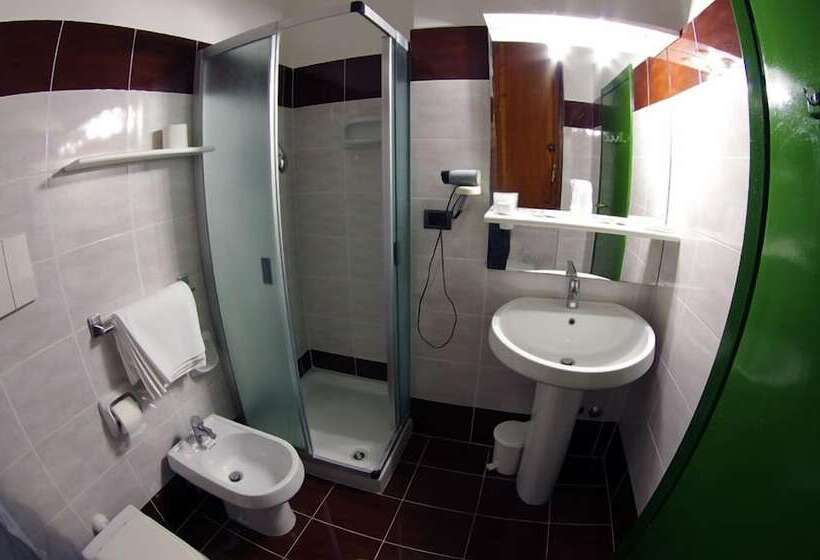 غرفة أساسية, Iris Crillon