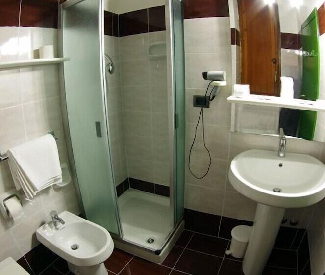 غرفة قياسية ثلاثية, Iris Crillon