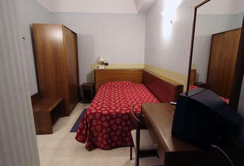 غرفة قياسية فردية, Iris Crillon