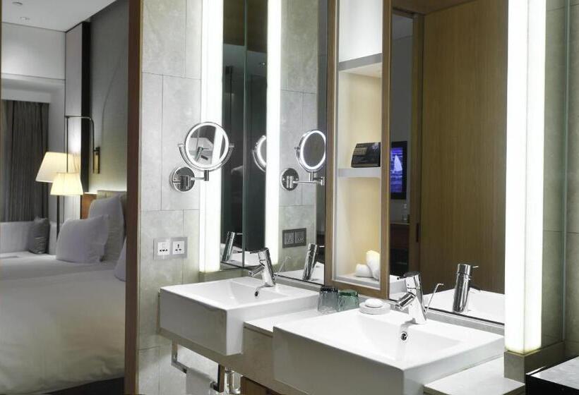 带大床的高级房间, Langham Place Ningbo Culture Plaza