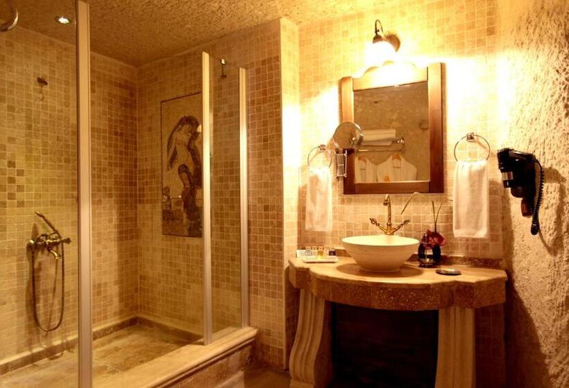 سوئیت با تخت بزرگ, Miras