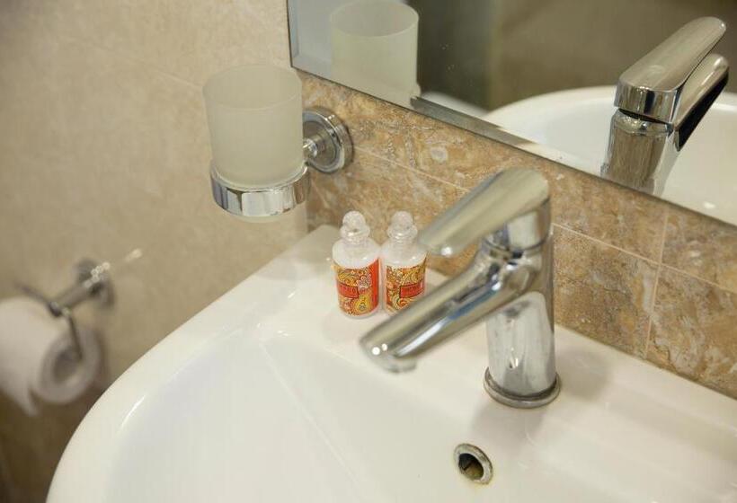 اتاق استاندارد یک نفره, Old City Inn