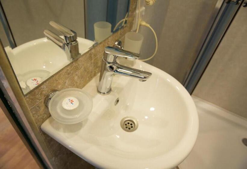 اتاق لوکس, Old City Inn