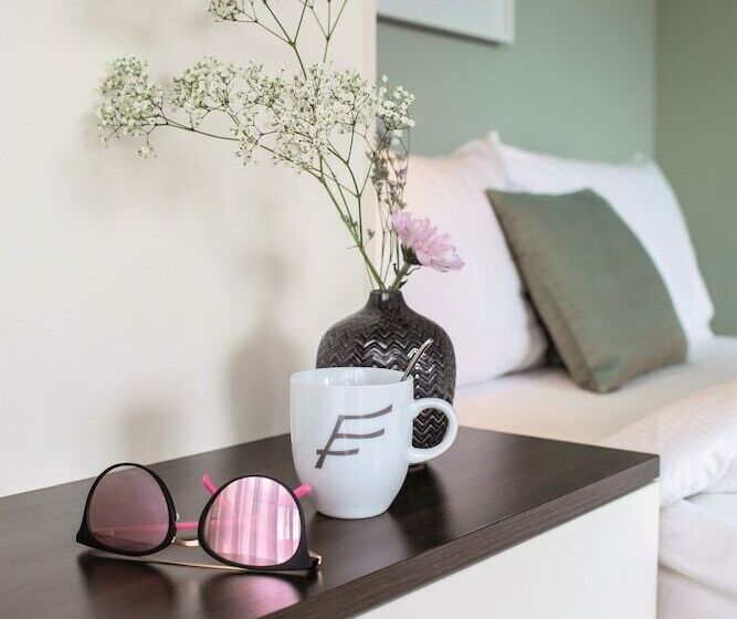 اتاق راحتی, The Flag Zurich