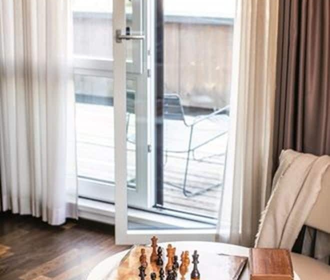 اتاق اجرایی, The Flag Zurich