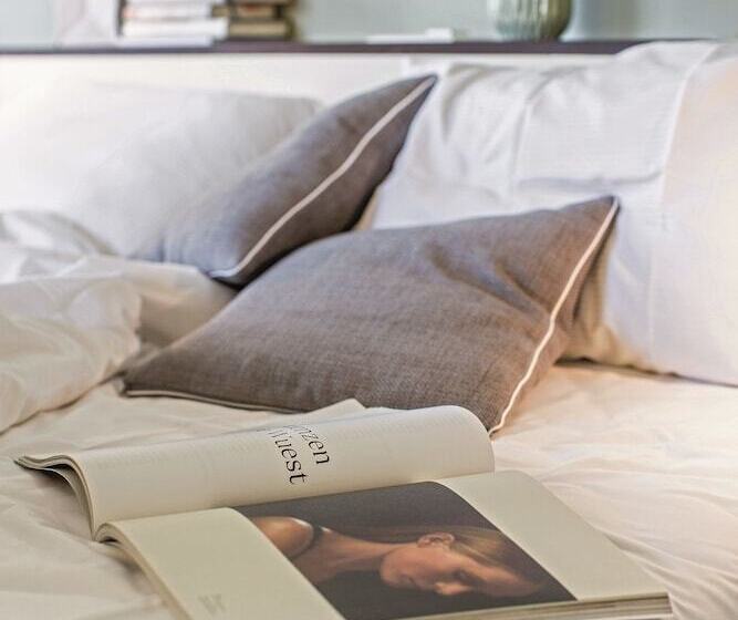 اتاق اجرایی, The Flag Zurich