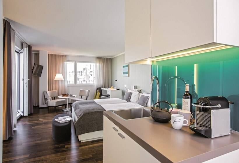 اتاق اجرایی, The Flag Zurich