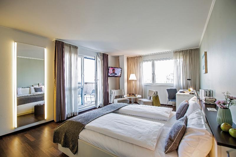 اتاق اجرایی, The Flag Zurich