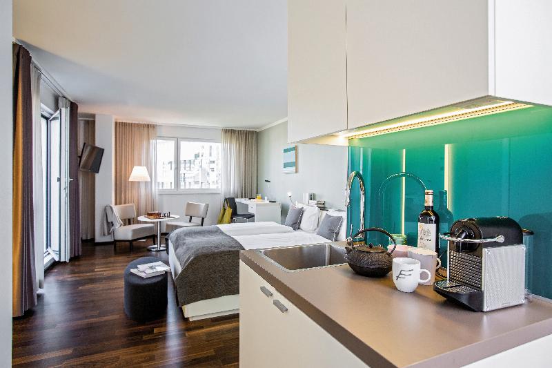 اتاق اجرایی, The Flag Zurich