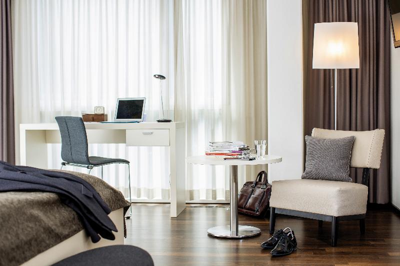 اتاق راحتی, The Flag Zurich