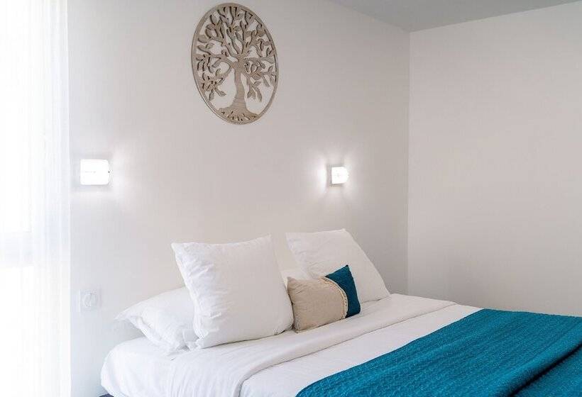 Номер Стандарт Трехместный, The Originals City, Hôtel Le Pavillon, Béziers Est