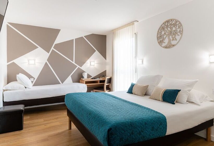 Номер Стандарт Трехместный, The Originals City, Hôtel Le Pavillon, Béziers Est