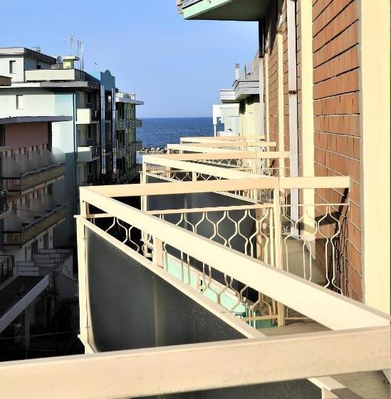 バルコニー付きスタンダードルーム, Residence & Suites