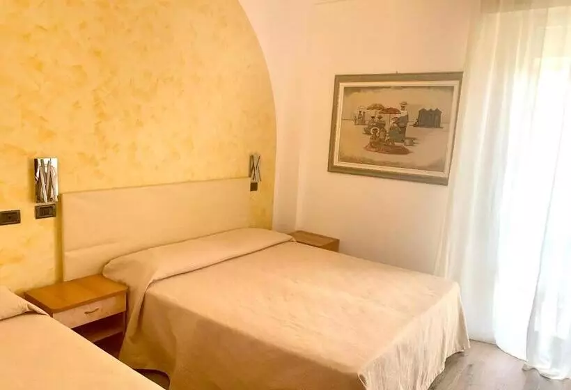 اتاق استاندارد سه تخته با بالکن, Residence & Suites