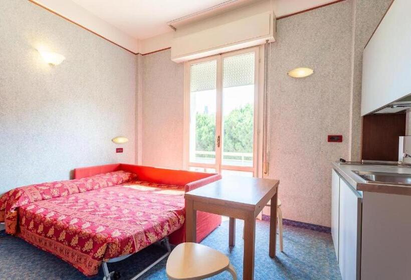 スタンダードスタジオ, Residence & Suites