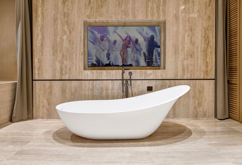 スイート, Regnum Carya