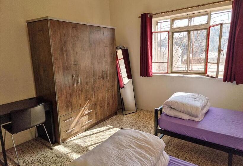 اتاق استاندارد, Rainbow House