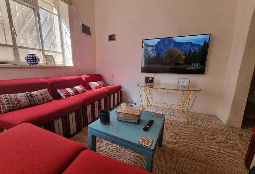 اتاق استاندارد, Rainbow House