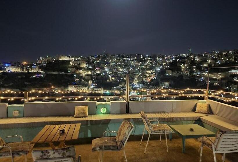 اتاق استاندارد, Rainbow House