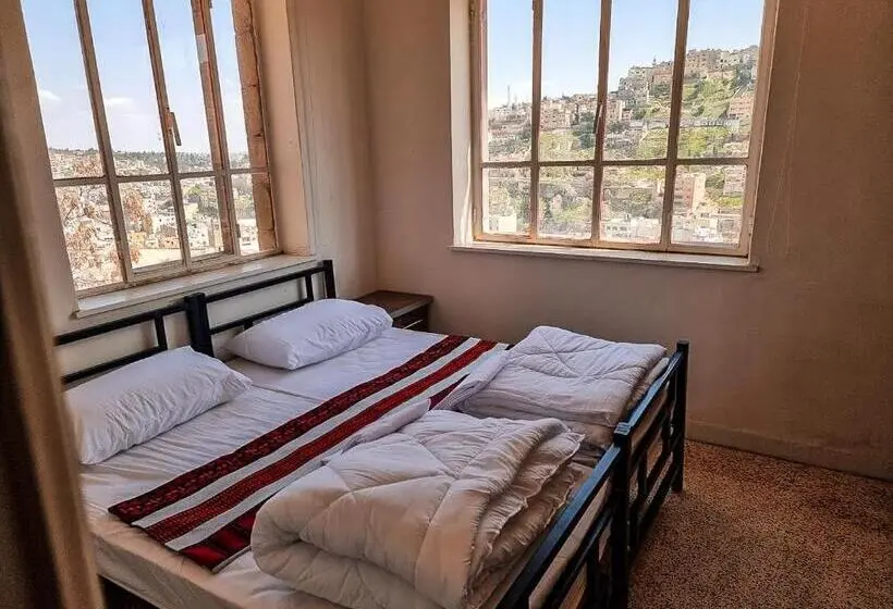 اتاق لوکس, Rainbow House