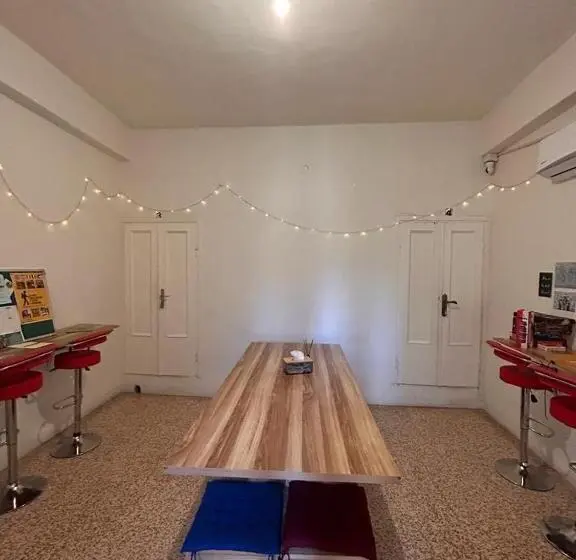 اتاق لوکس, Rainbow House
