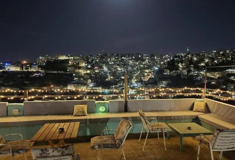 اتاق لوکس, Rainbow House