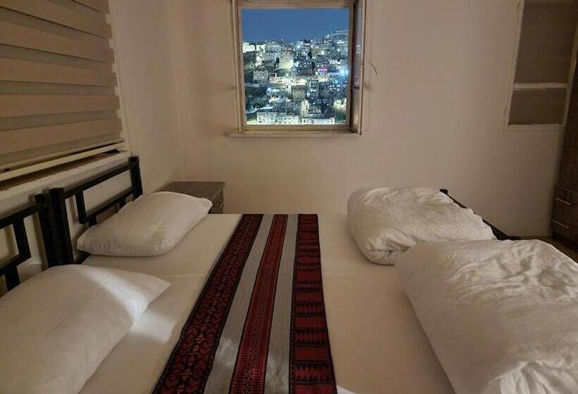 اتاق لوکس, Rainbow House