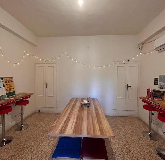 اتاق استاندارد, Rainbow House