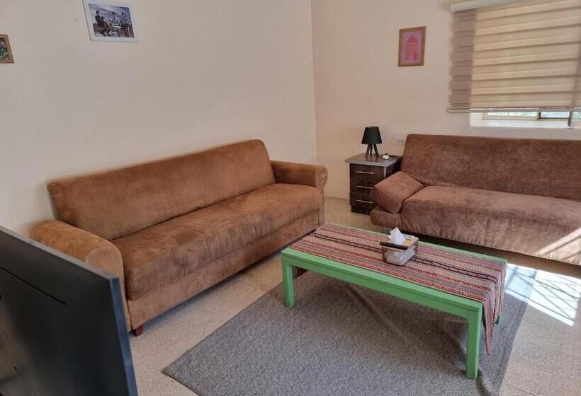 آپارتمان 1 خوابه, Rainbow House