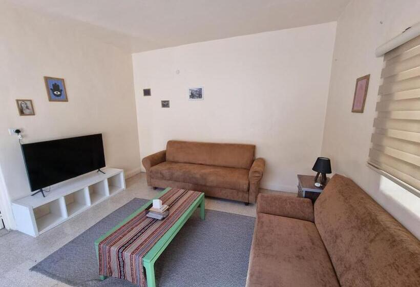 آپارتمان 1 خوابه, Rainbow House