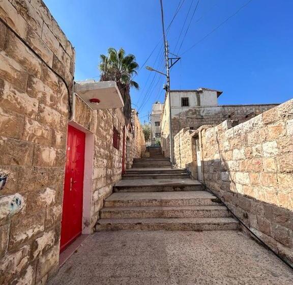 آپارتمان 2 خوابه, Rainbow House