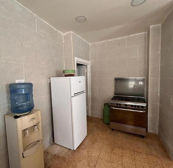 آپارتمان 2 خوابه, Rainbow House