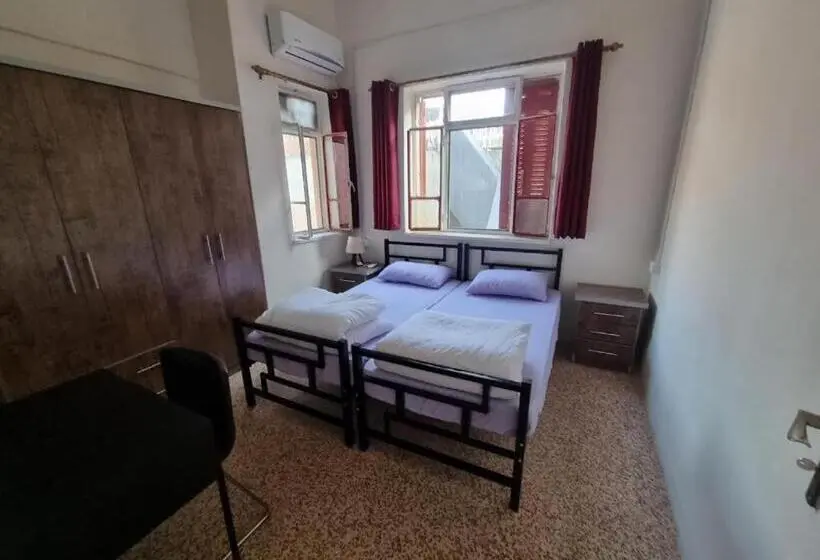 اتاق استاندارد با سرویس بهداشتی مشترک, Rainbow House