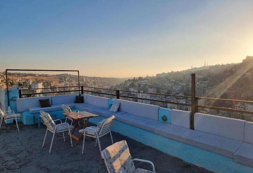 اتاق استاندارد با سرویس بهداشتی مشترک, Rainbow House