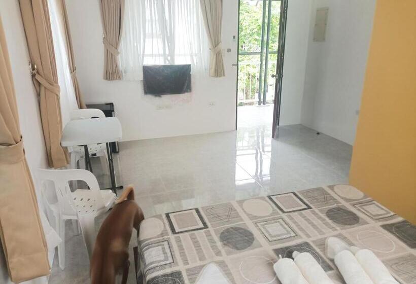 اتاق لوکس, Alona Whitehouses Resort