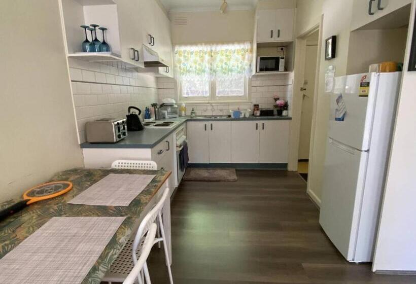 Вилла 2 Спальни, Mitcham Station Home Stay