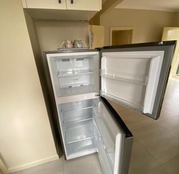 Вилла 2 Спальни, Mitcham Station Home Stay