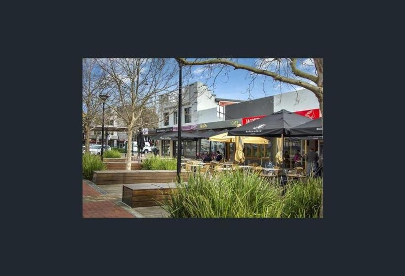 منزل غرفتين نوم, Mitcham Station Home Stay